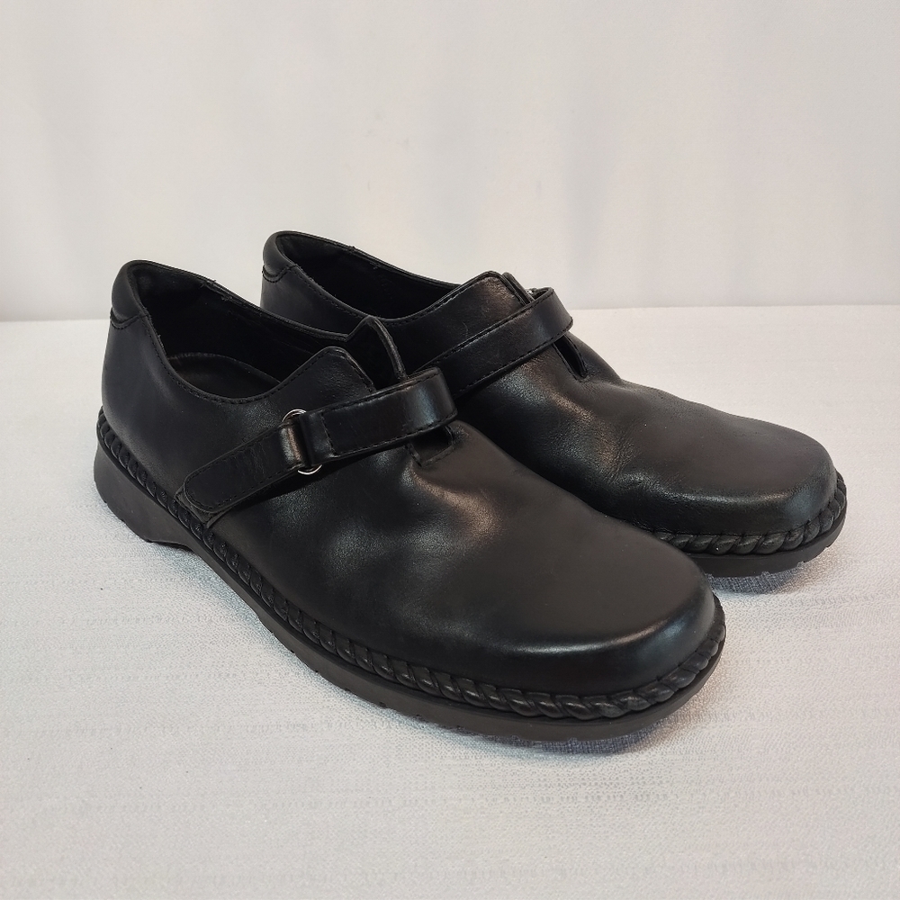 Clarks Women's Black Leather Slip-On Loafers Shoes Size 9M